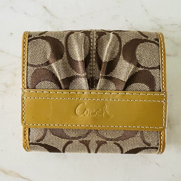 COACH Soho Khaki Putty Signature Canvas Bi-Fold Flap Wallet - Picture 1 of 9